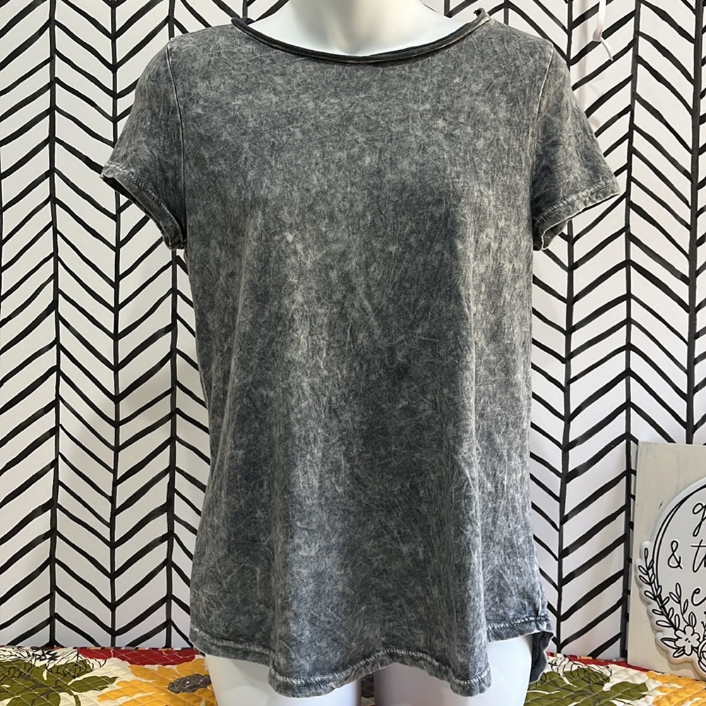 Honey Punch High-Low Hemmed Gray Distressed SS Tee, Sz M